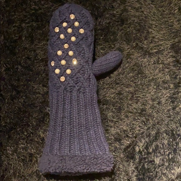 Mittens - Picture 2 of 4